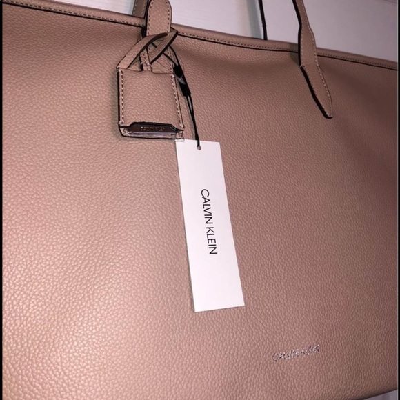 New never used Calvin Klein purse. - Picture 2 of 3